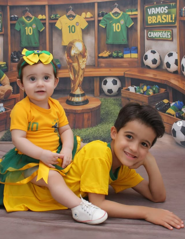 Adriano e Alice, filhos da Gisele